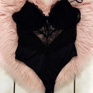 Brand New DYNAMITE FLORAL LACE BODYSUIT-L